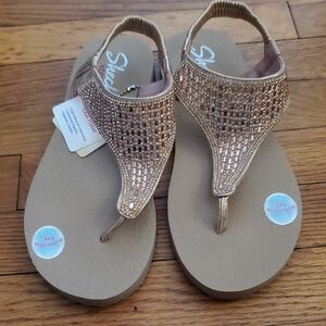 Nwt Sketchers yoga foam sandals s9